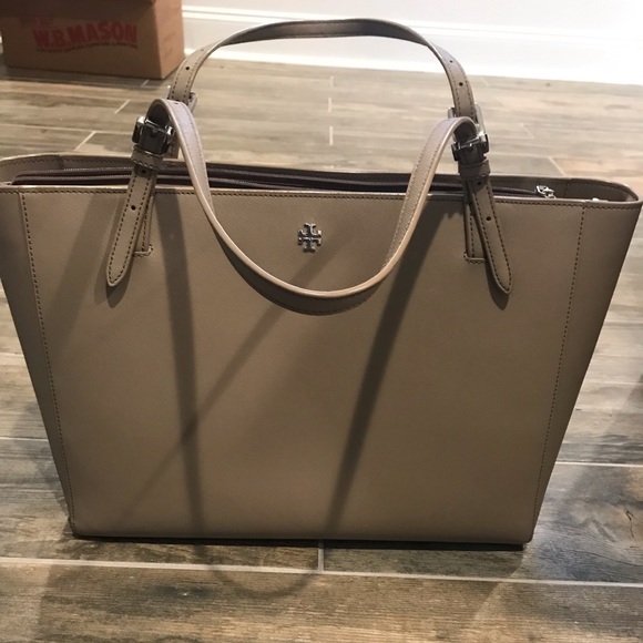 Tory Burch Handbags - Tory Burch Tote